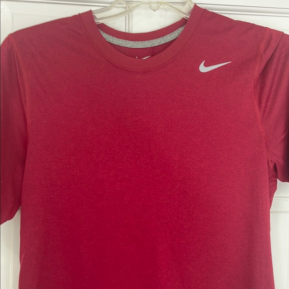Nike Mens Deep Red Dri-Fit Short Sleeve Tee Vibrant Crew Neck Size Med - Picture 2 of 8
